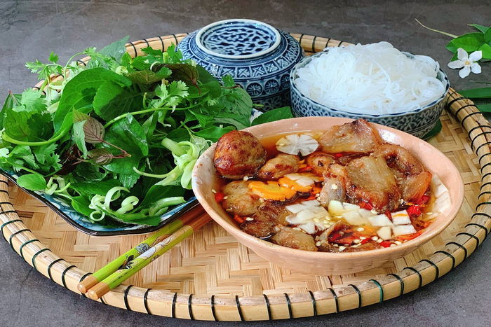 Vermicelli with grilled pork